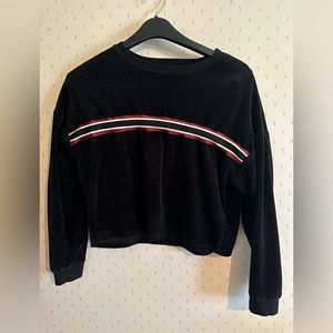 Cropped black velvet H&M sweater